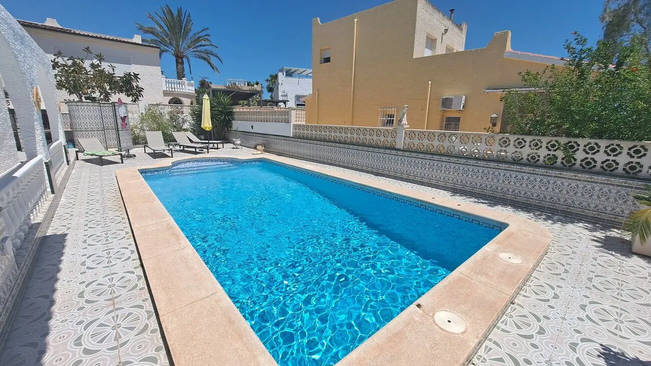 Villa Of 173 M² In San Miguel De Salinas