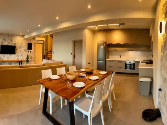 5-bedroom Maisonette In Saronikos, Greece (200 M²)
