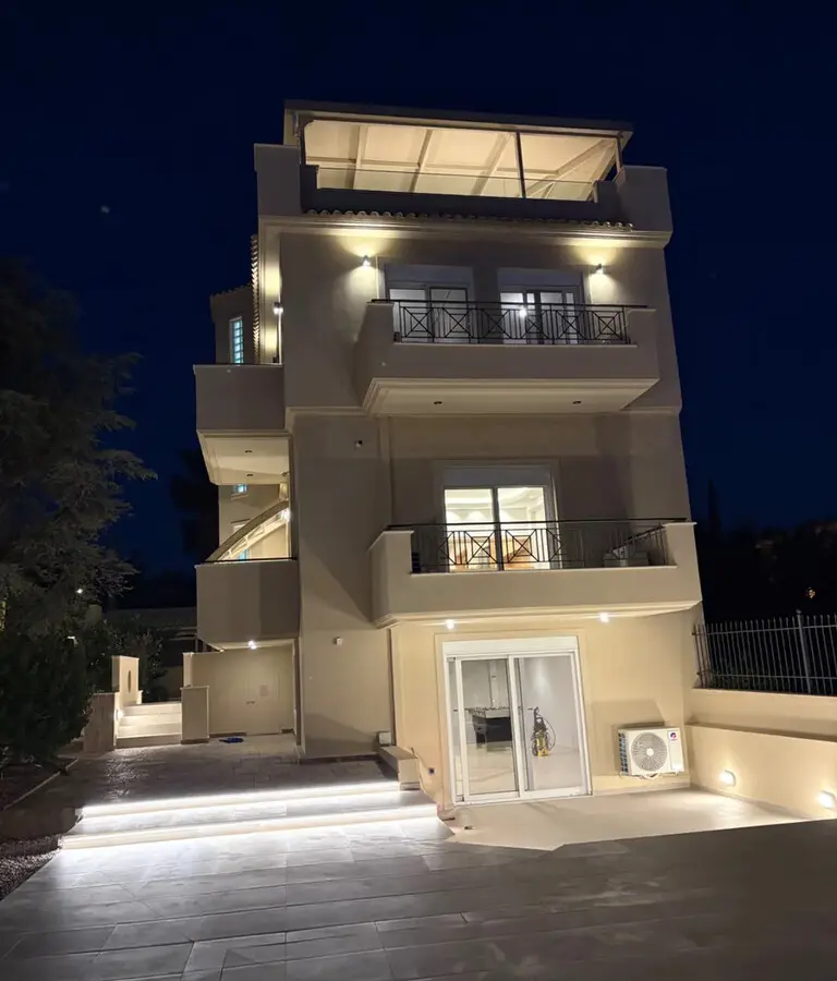 Villa Of 340 M² In Attica
