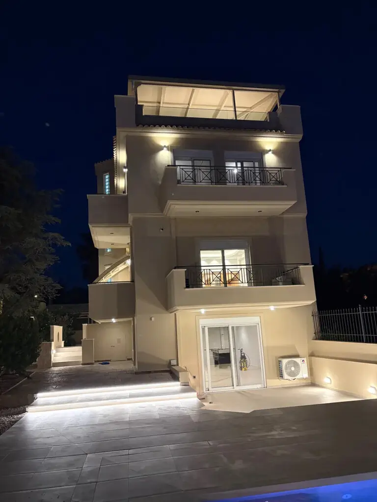 Villa Of 340 M² In Attica