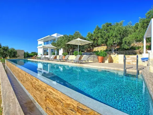 5-bedroom Villa In Vamos, Greece (372 M²)
