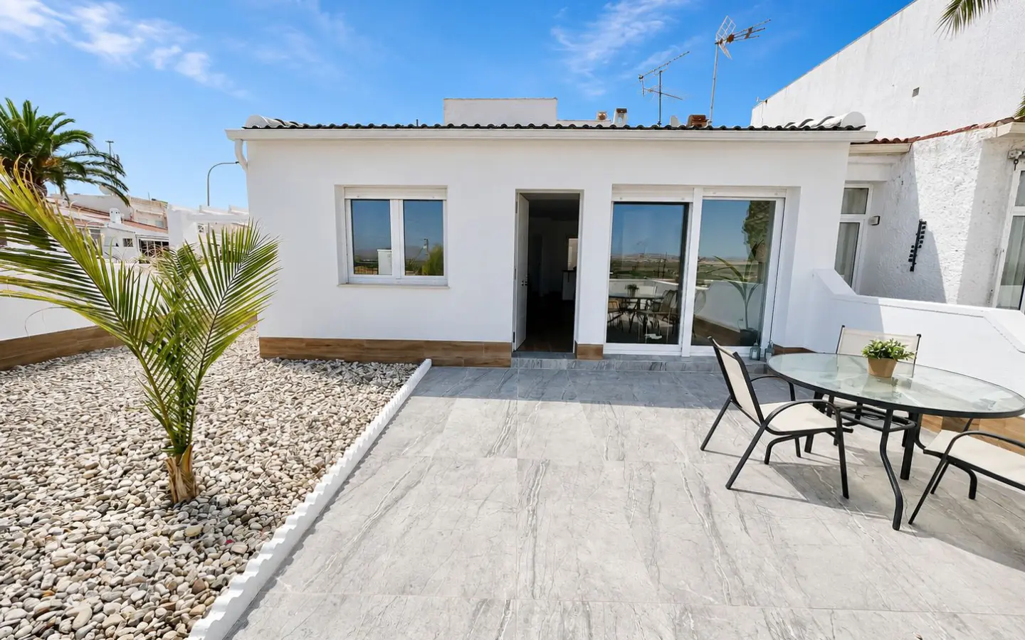 Bungalow Of 80 M² With [features] In Almoradi, Spain