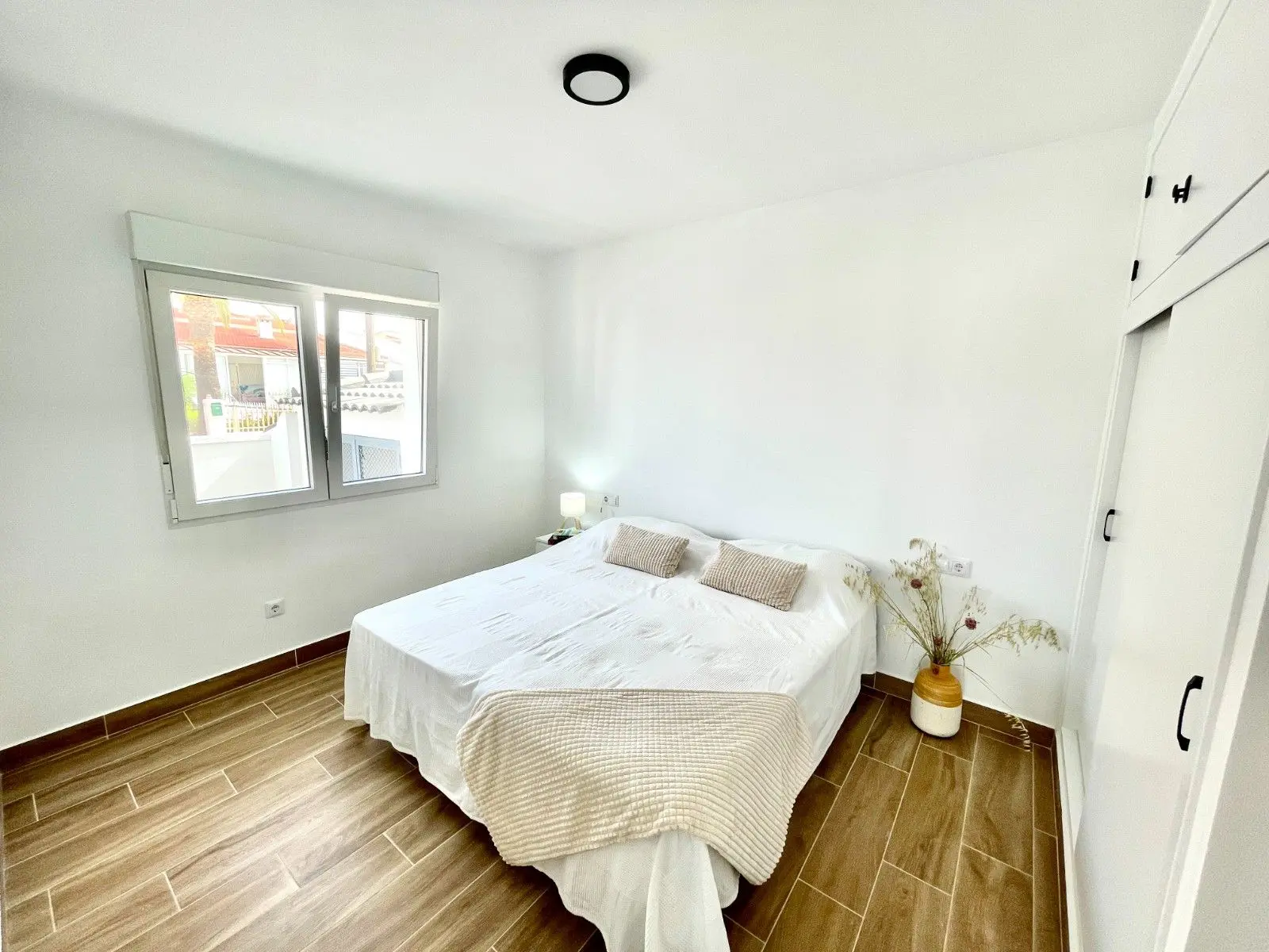 Bungalow Of 80 M² With [features] In Almoradi, Spain