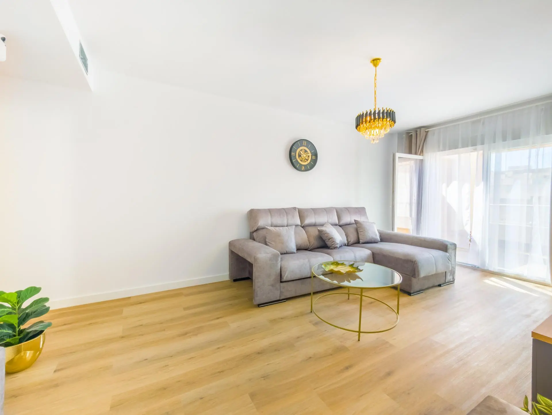 Apartment Of 115 M² In Torrevieja, Spain