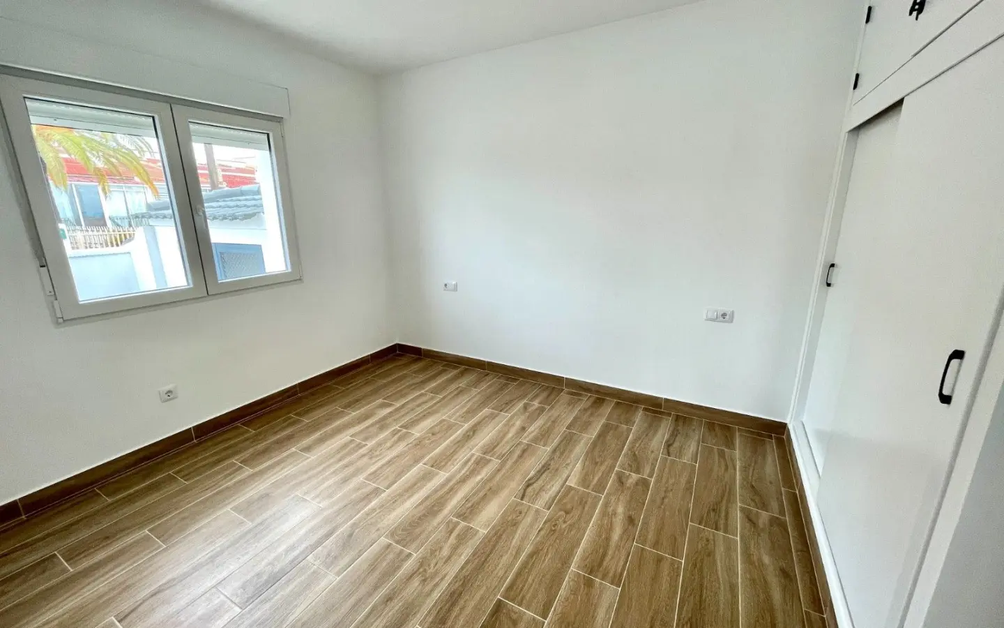 Bungalow Of 80 M² With [features] In Almoradi, Spain