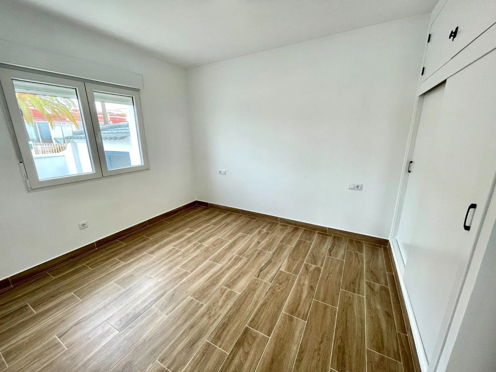 Bungalow Of 80 M² With [features] In Almoradi, Spain