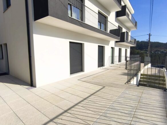 New 1-bedroom Apartment With Large Private Terrace And Stunning Views In Travassos – Póvoa De Lanhoso (portugal)