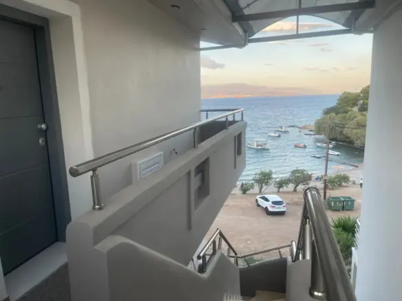 5-bedroom Maisonette In Saronikos, Greece (200 M²)