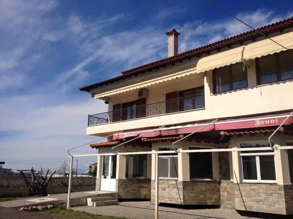 Building Of 1242 M² In The Suburbs Of Thessaloniki