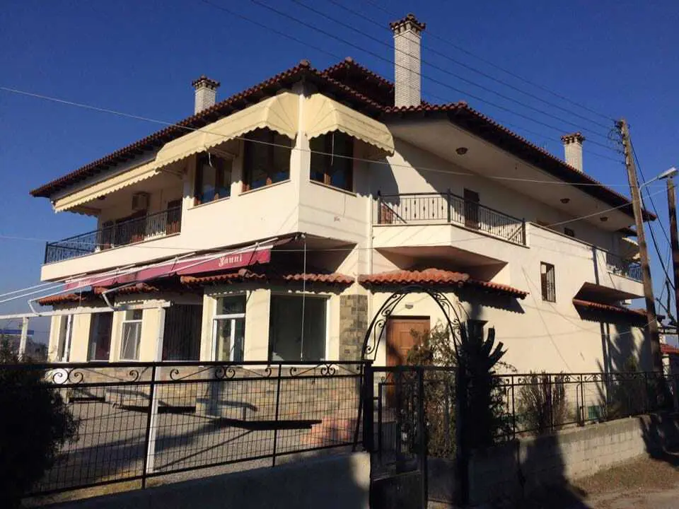 Building Of 1242 M² In The Suburbs Of Thessaloniki