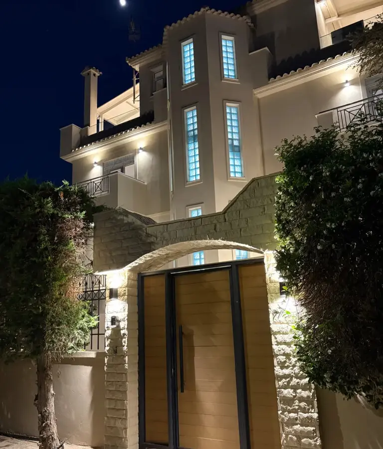 Villa Of 340 M² In Attica
