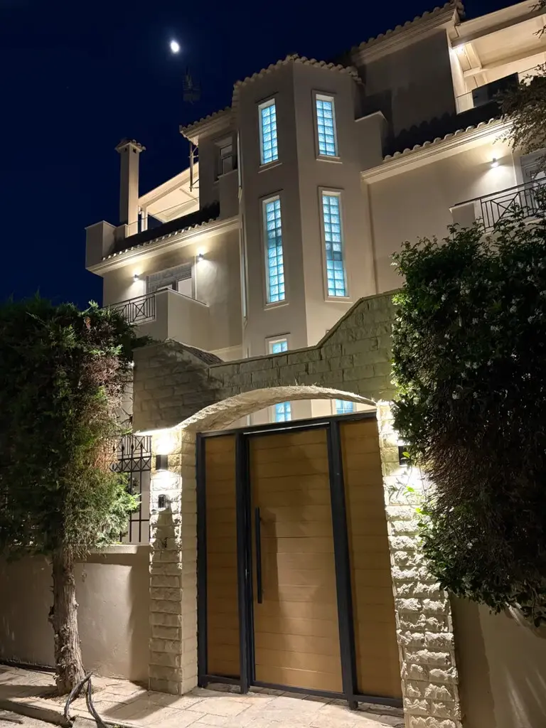 Villa Of 340 M² In Attica