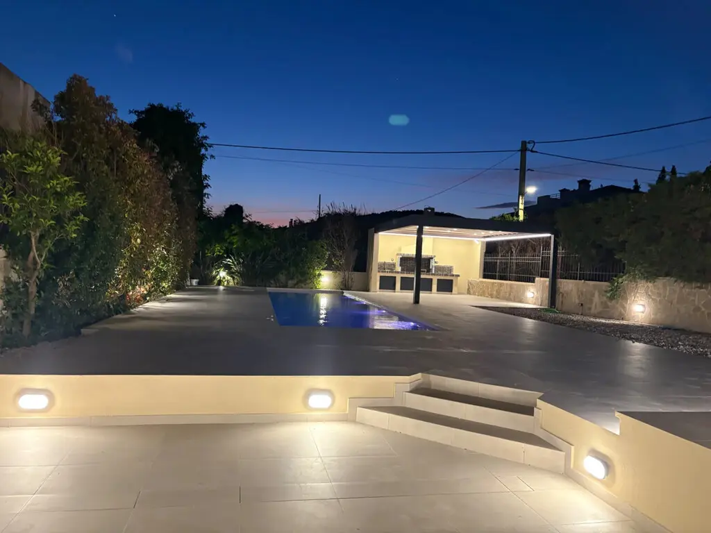 Villa Of 340 M² In Attica