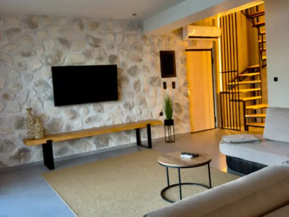 5-bedroom Maisonette In Saronikos, Greece (200 M²)