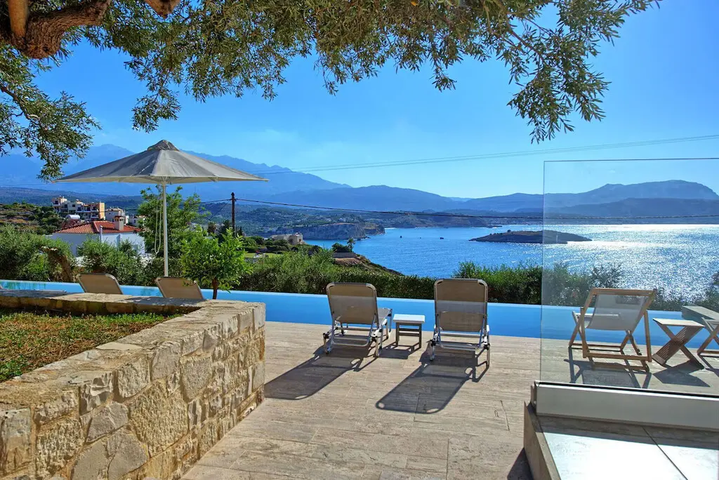 Villa Of 372 M² In Crete