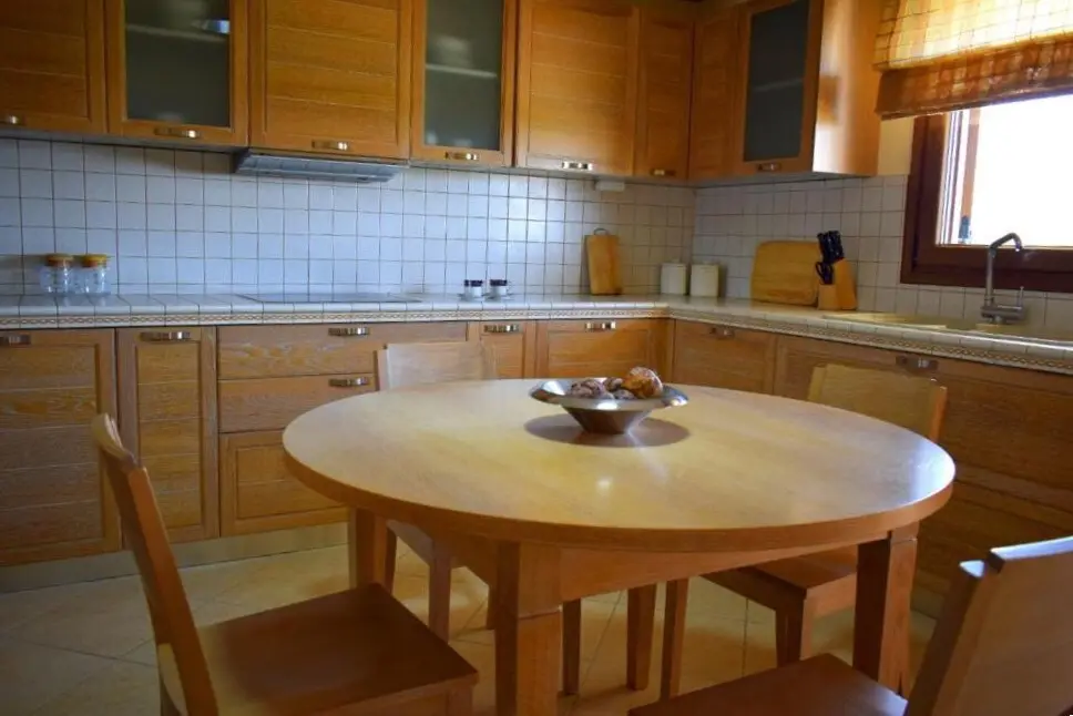 Building Of 1242 M² In The Suburbs Of Thessaloniki