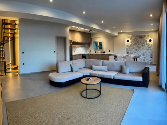 5-bedroom Maisonette In Saronikos, Greece (200 M²)