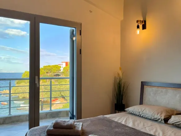 5-bedroom Maisonette In Saronikos, Greece (200 M²)