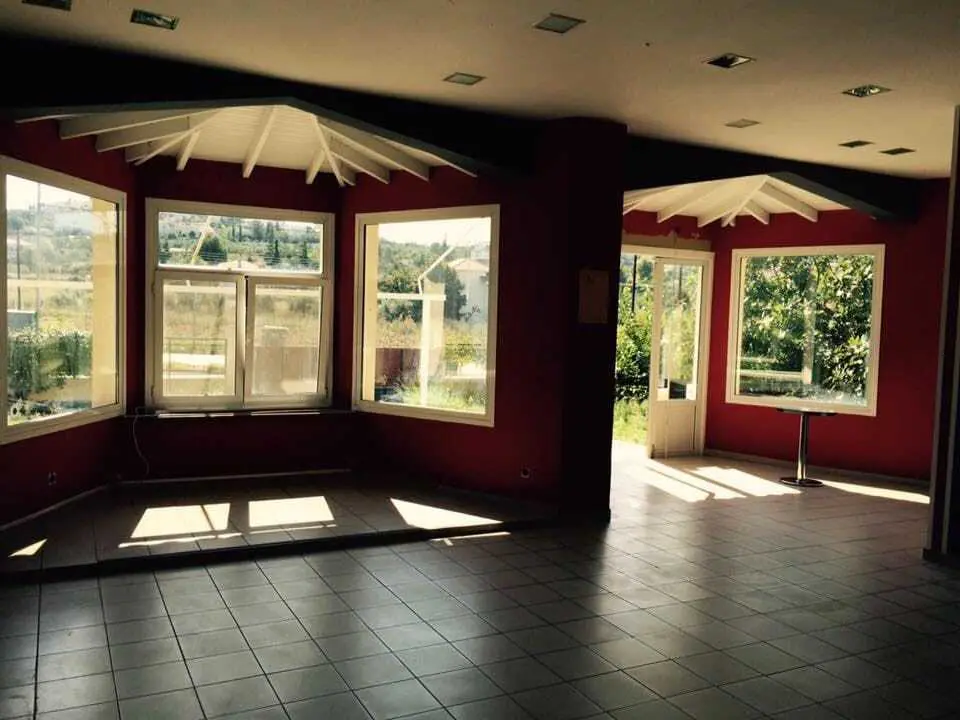 Building Of 1242 M² In The Suburbs Of Thessaloniki