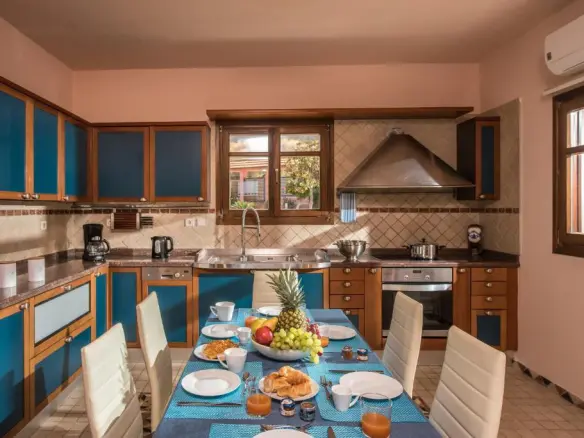 9-bedroom Villa In Chersonisos, Greece (600 M²)