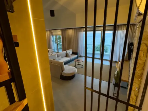5-bedroom Maisonette In Saronikos, Greece (200 M²)