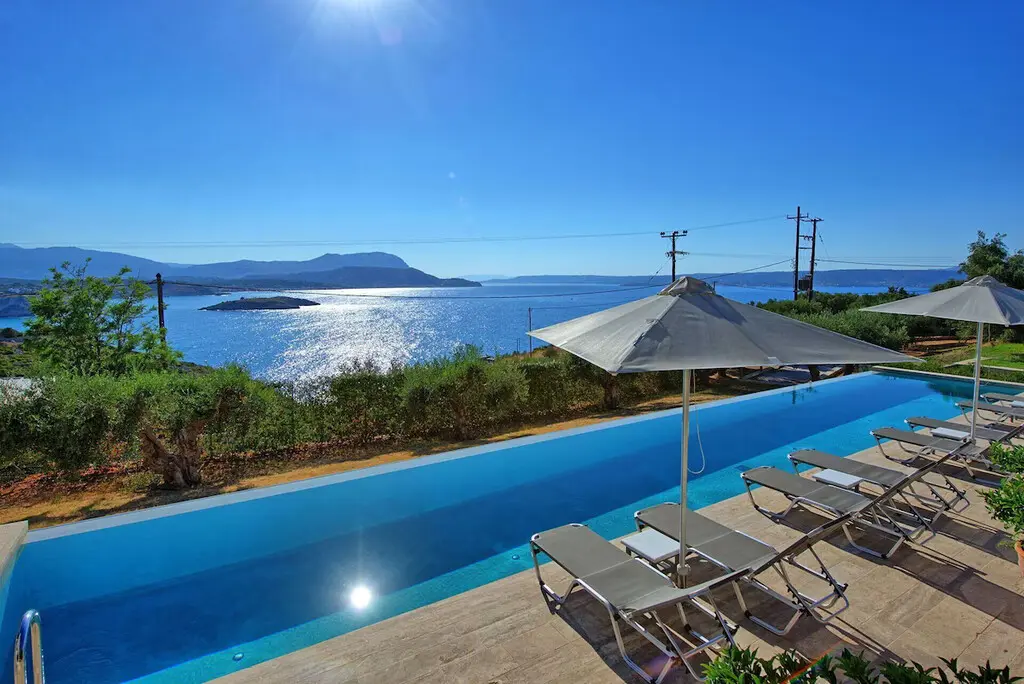 Villa Of 372 M² In Crete