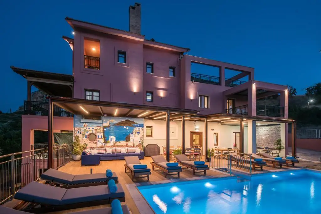 Villa Of 600 M² In Crete