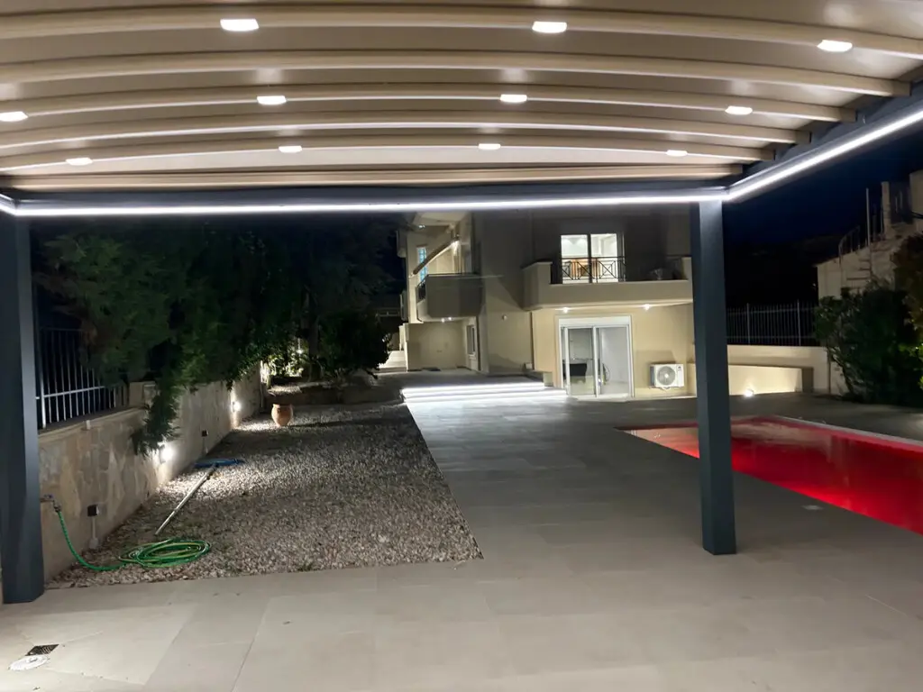 Villa Of 340 M² In Attica