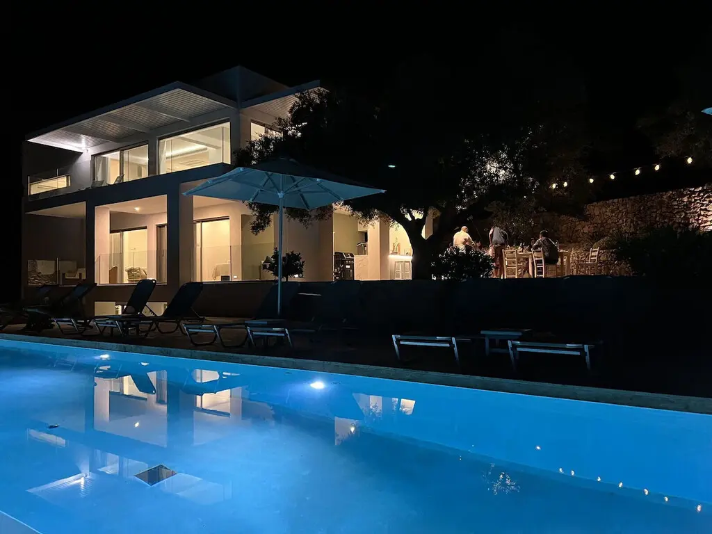 Villa Of 372 M² In Crete