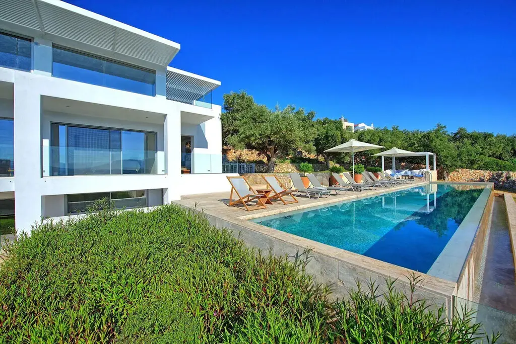Villa Of 372 M² In Crete
