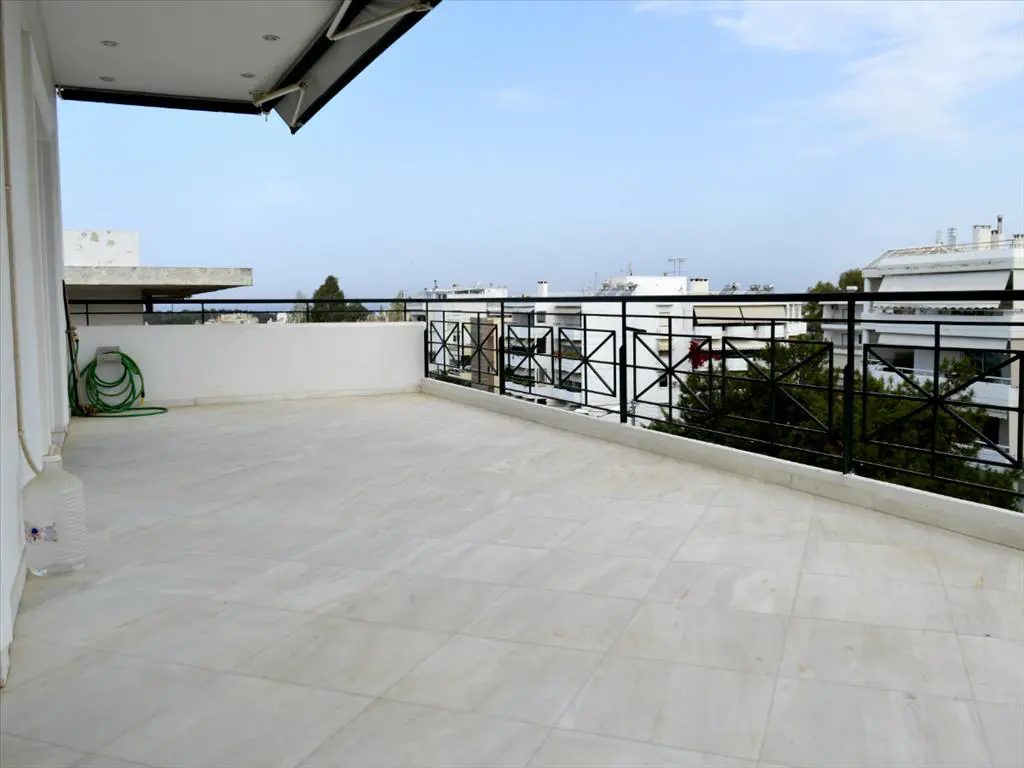 Building Of 650 M² In Athens