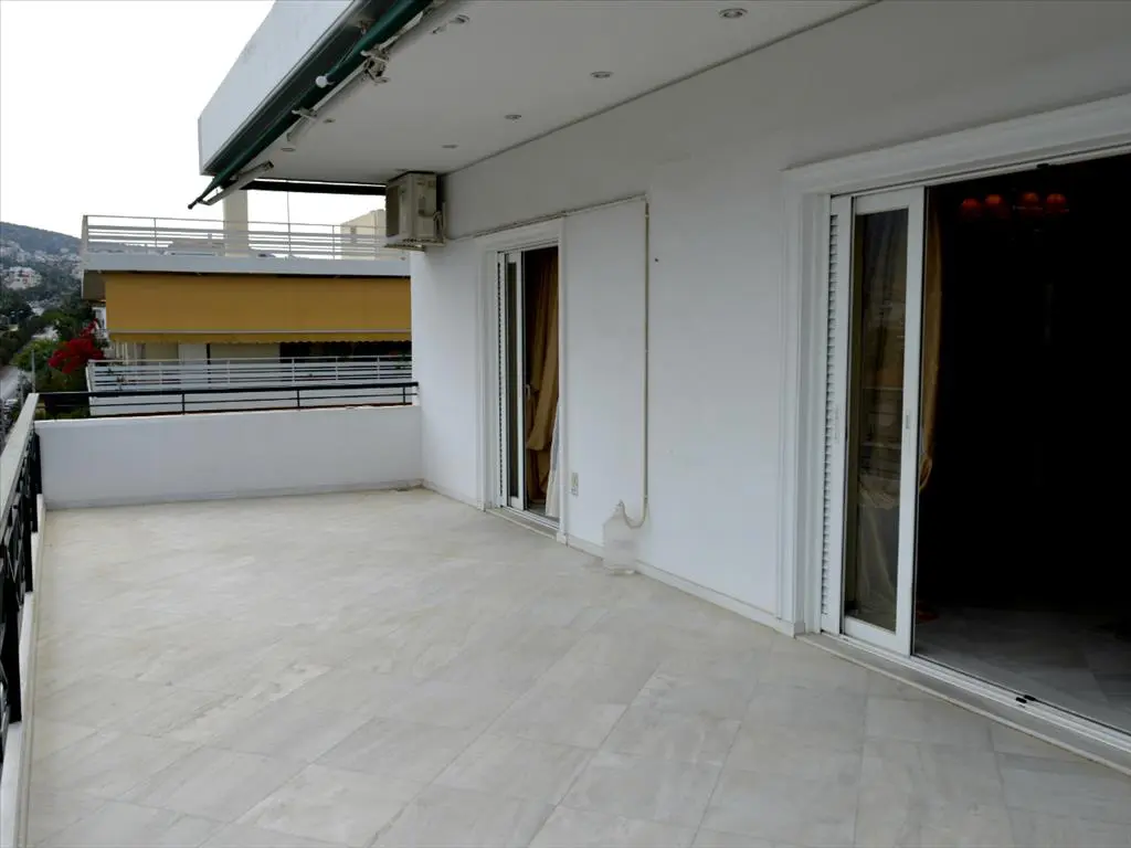 Building Of 650 M² In Athens