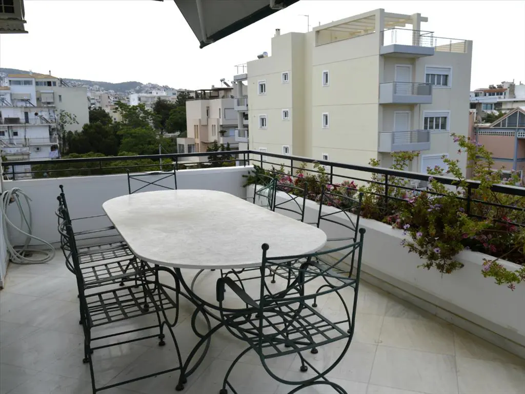 Building Of 650 M² In Athens