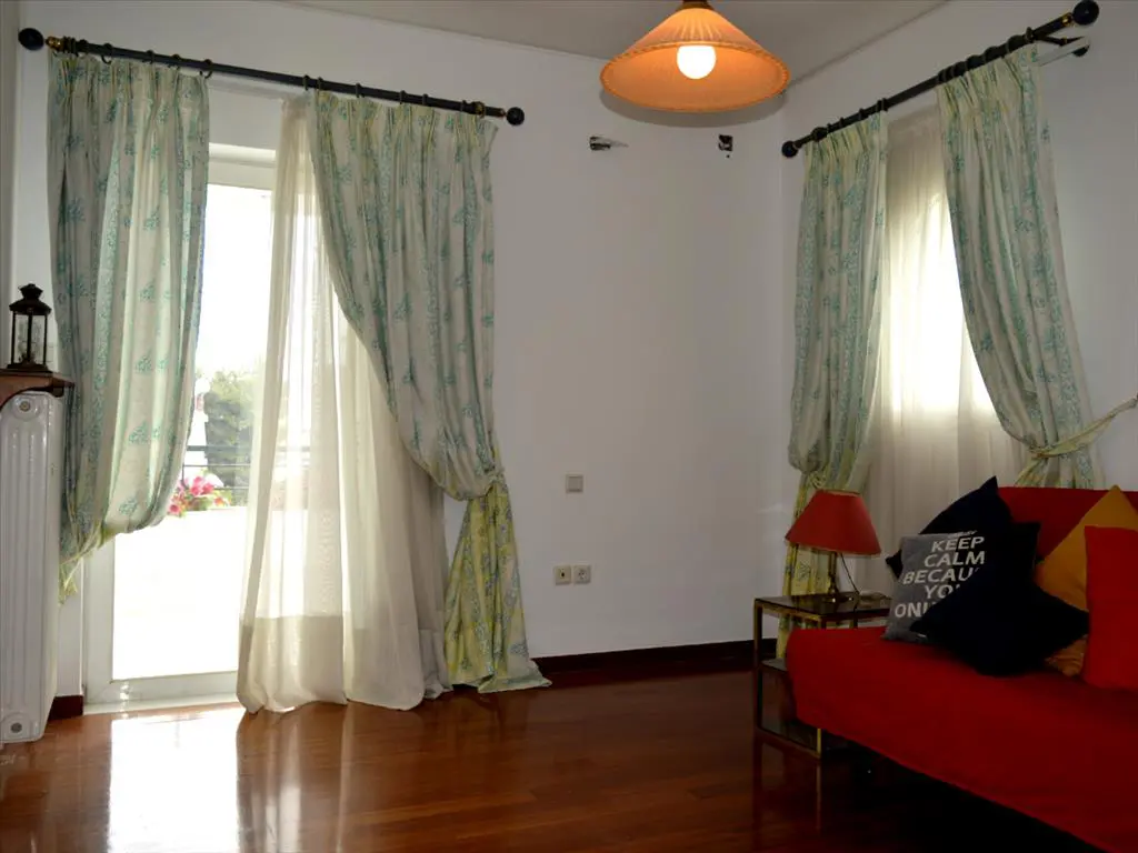 Building Of 650 M² In Athens