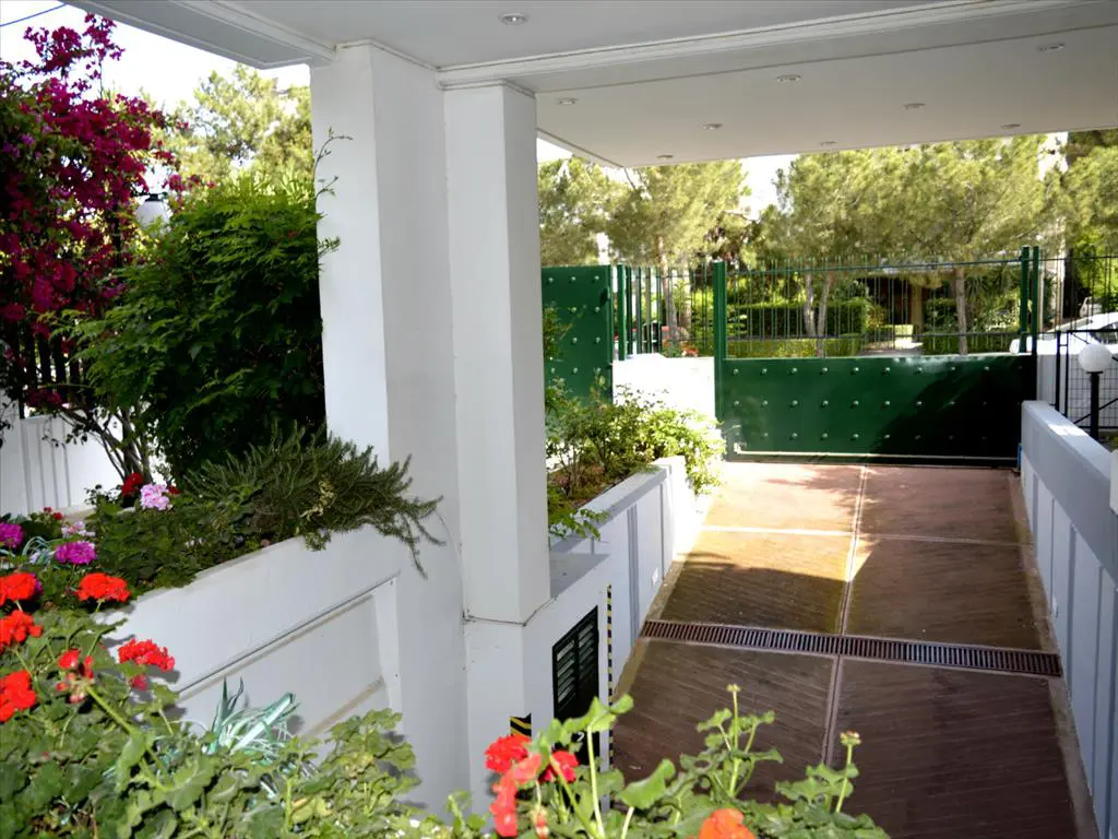 Building Of 650 M² In Athens