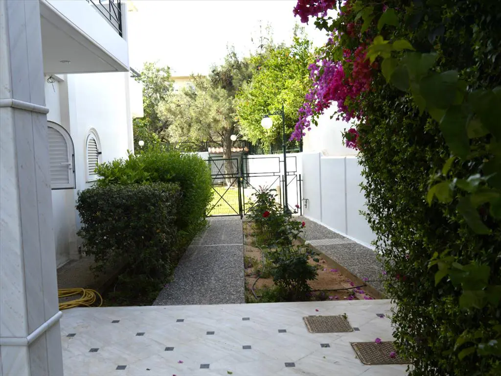 Building Of 650 M² In Athens