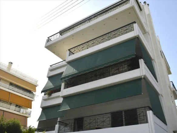 Building Of 650 M² In Athens