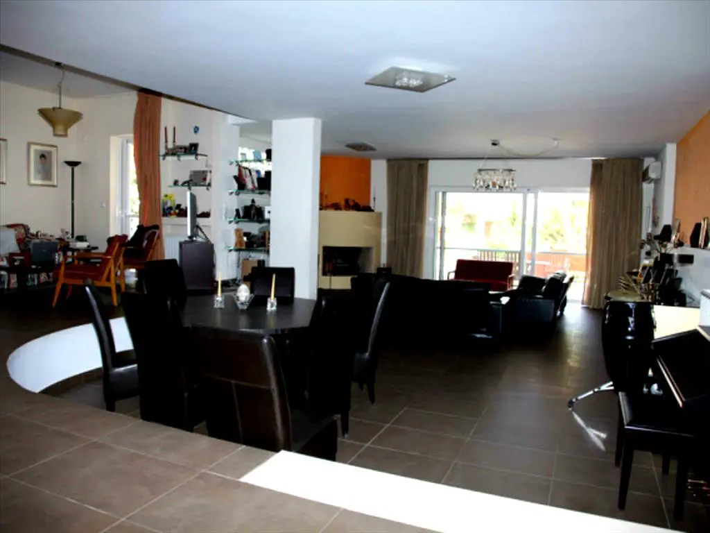 Complex Of 650 M² In Attica