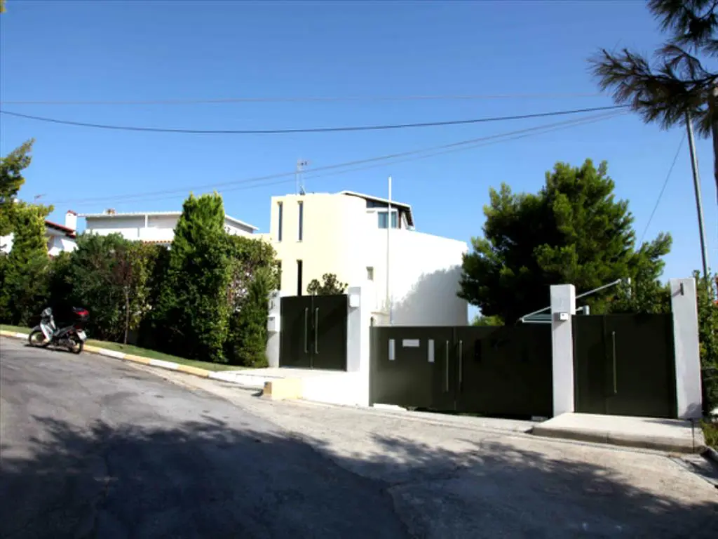 Complex Of 650 M² In Attica