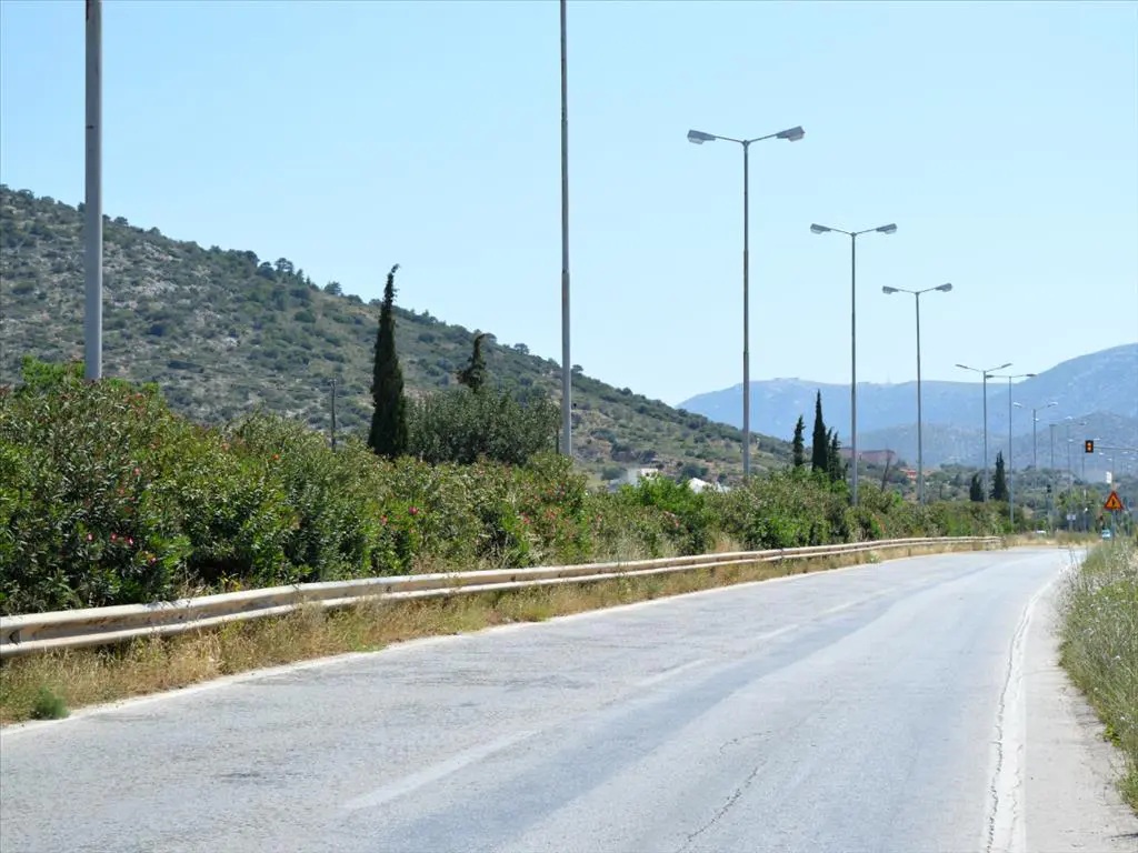 Land Of 2000 M² In Attica