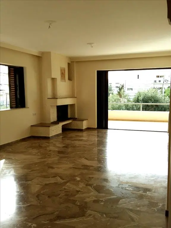 Business Of 790 M² In Athens