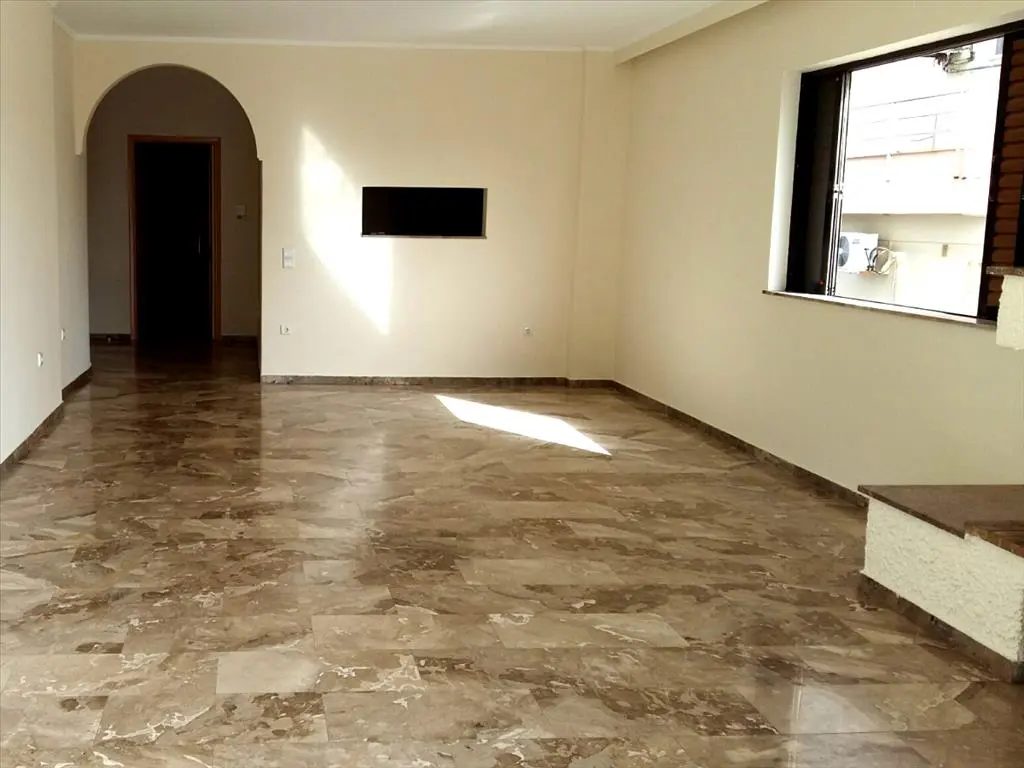Business Of 790 M² In Athens