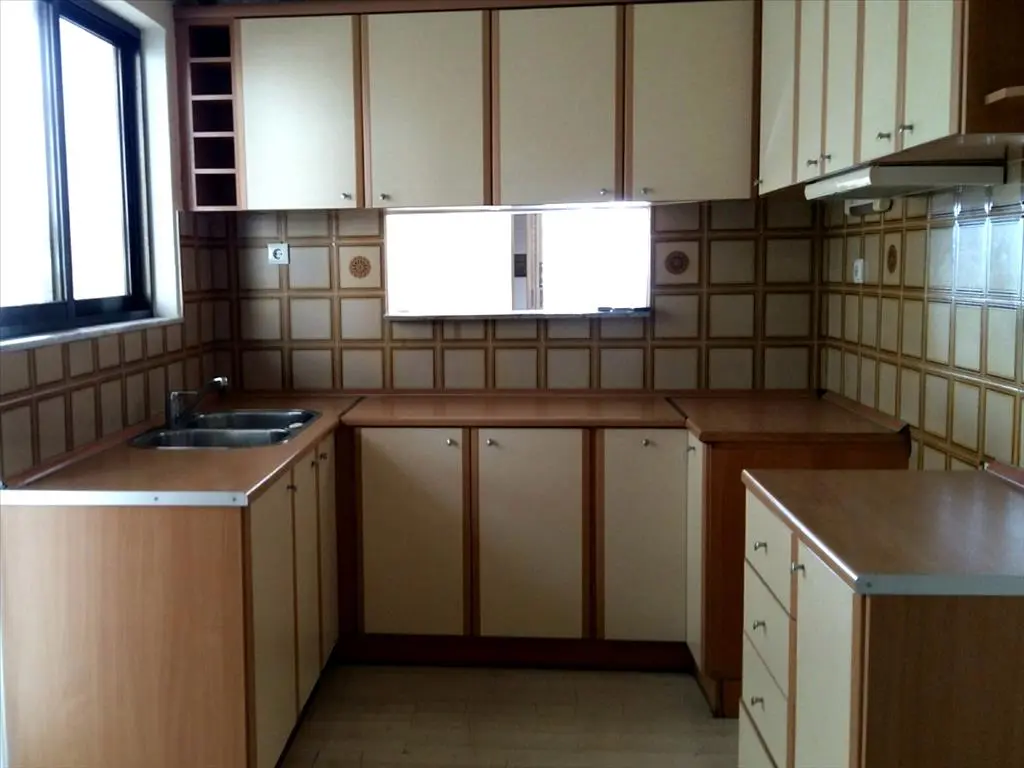 Business Of 790 M² In Athens