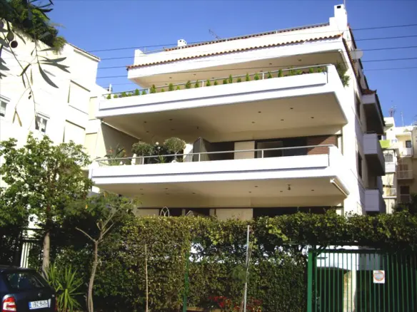 Business Of 790 M² In Athens
