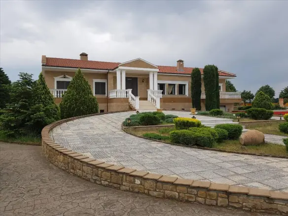 Detached House Of 400 M² In The Suburbs Of Thessaloniki