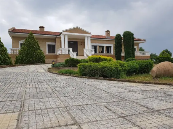 4-bedroom Detached House In Mikra, Greece (400 M²)