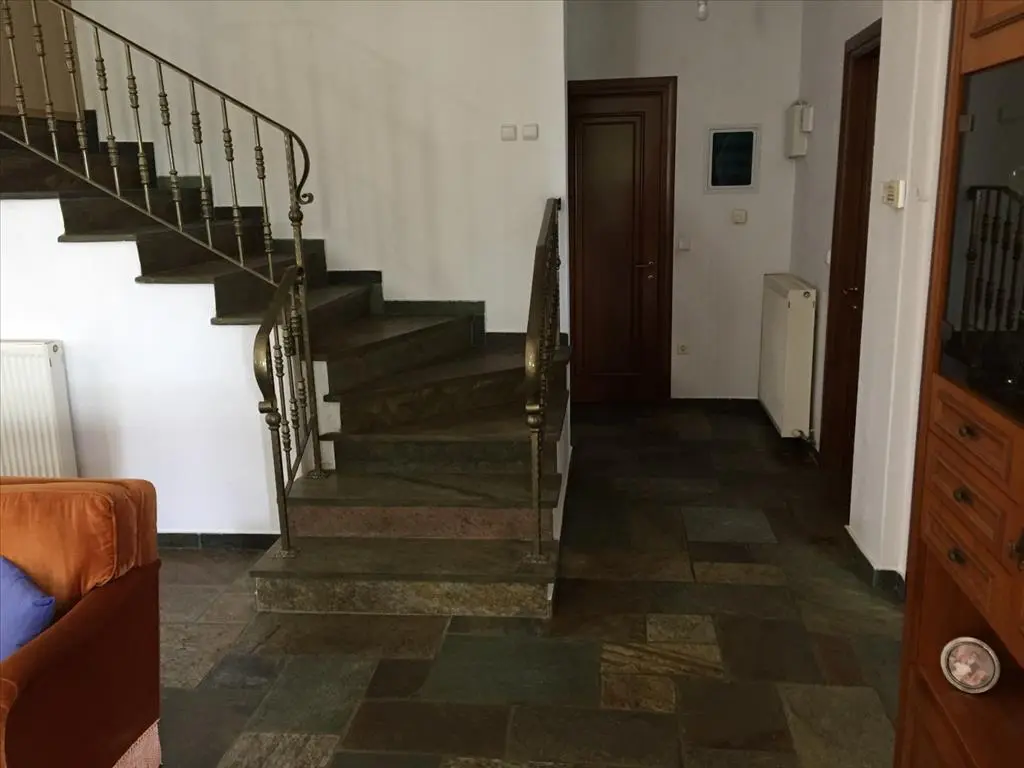 Detached House Of 369 M² In The Suburbs Of Thessaloniki