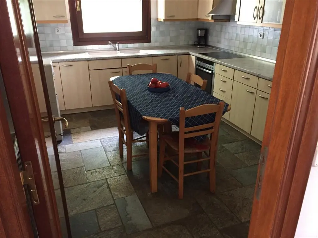 Detached House Of 369 M² In The Suburbs Of Thessaloniki