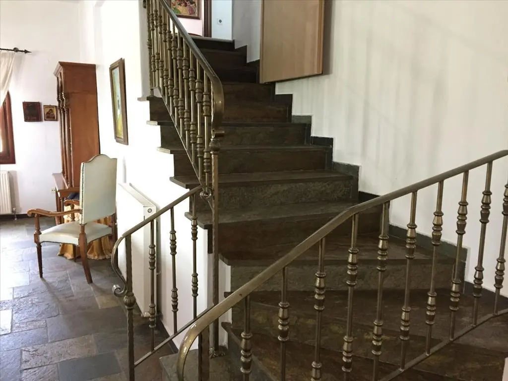 Detached House Of 369 M² In The Suburbs Of Thessaloniki
