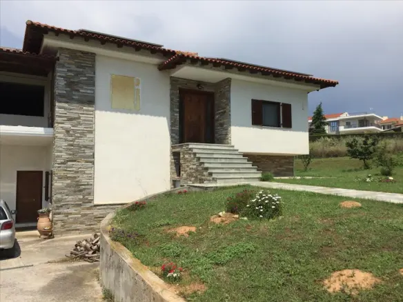 Detached House Of 369 M² In The Suburbs Of Thessaloniki